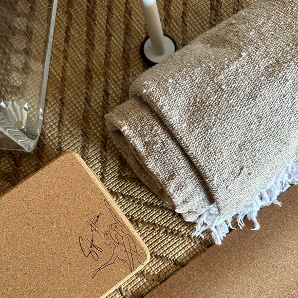 BRAND NEW Handmade, 3lb heavyweight yoga blanket - Picture 5 of 5